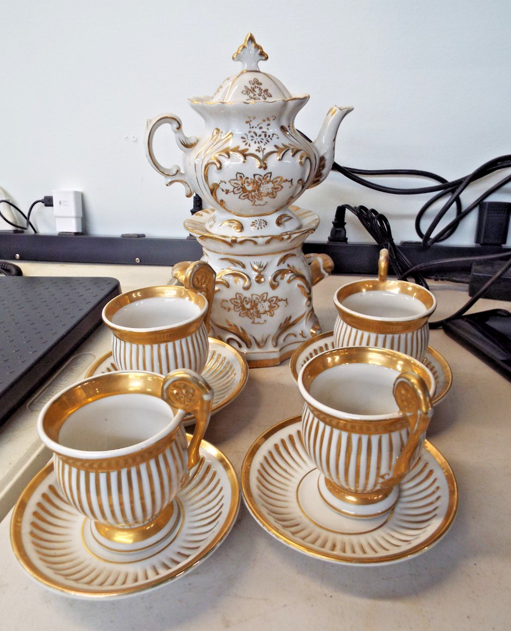 Vintage Gold & White Porcelain Tisaniere Veilluse Tea Pot Cups & Saucers